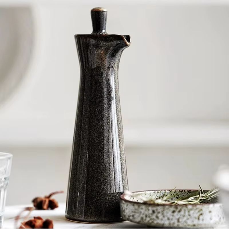 Nara – Scandinavische Keramische Oliefles voor Elegant en Druppelvrij Schenkens