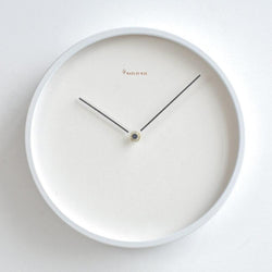 Elegance Tick Klok – Scandinavische Rust met Tijdloze Klasse