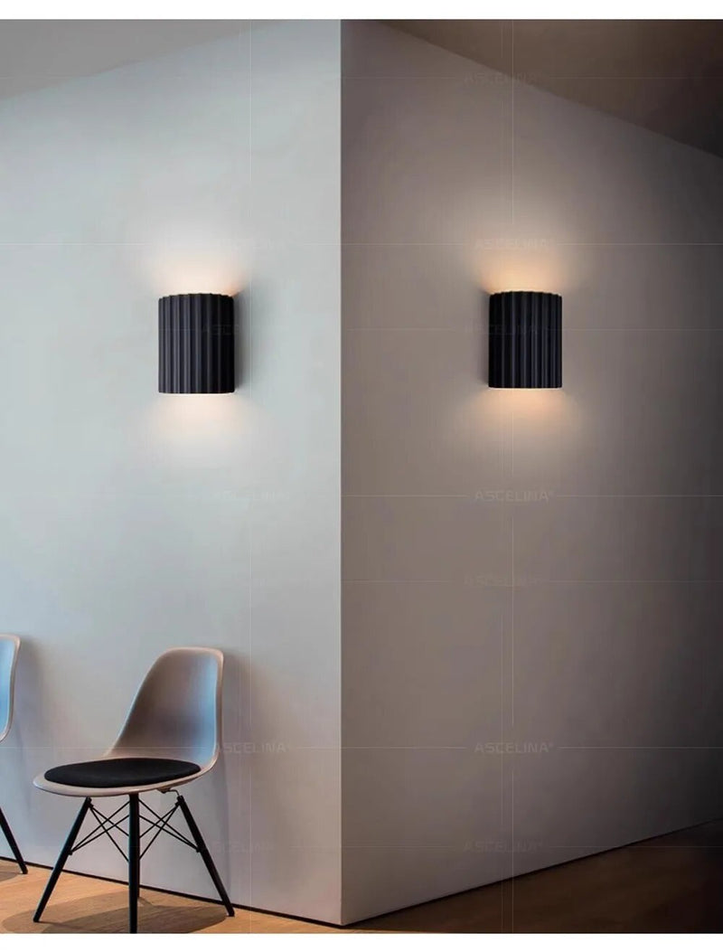 Nara – Minimalistische Wandlamp met Verticale Ribbelstructuur