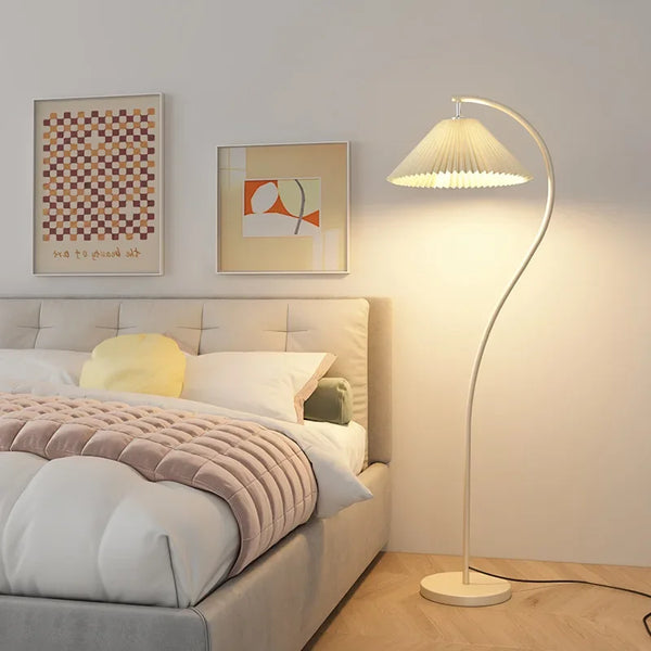 Modern Fold – Stoffen LED Vloerlamp met geplooid design