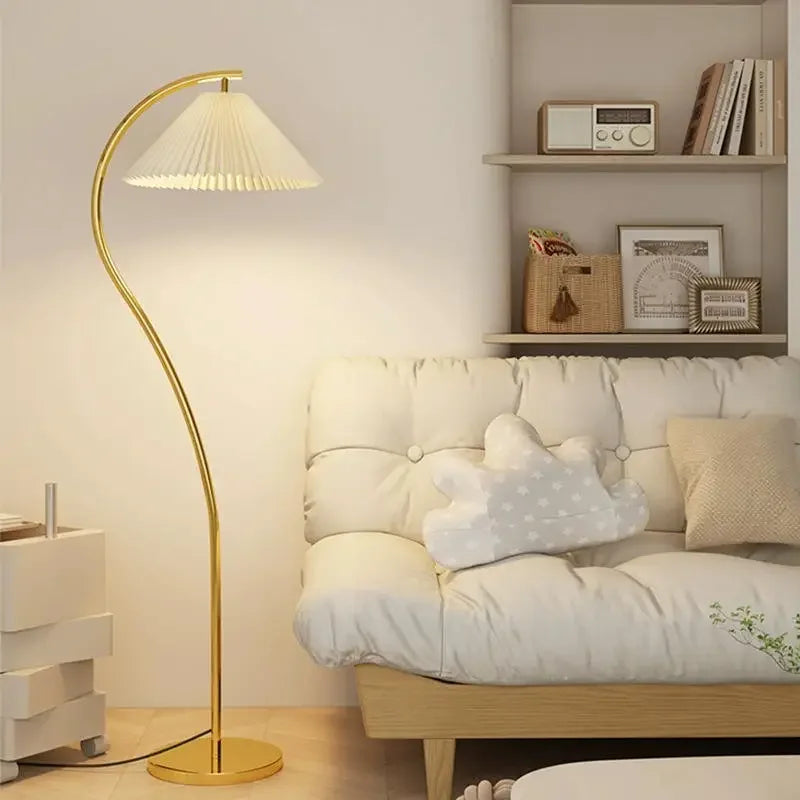 Modern Fold – Stoffen LED Vloerlamp met geplooid design