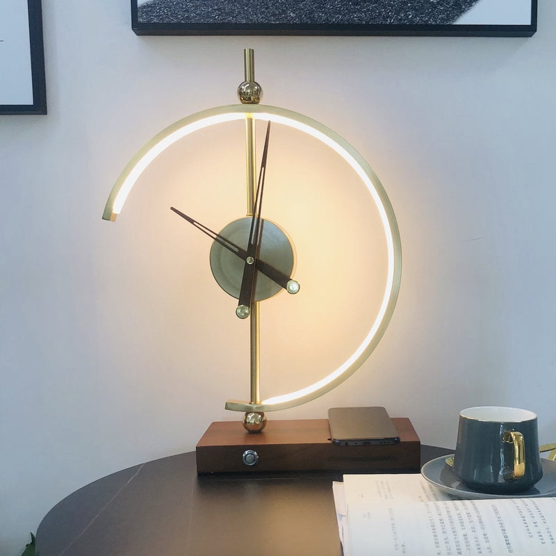NagoyaLight™ | Elegante Lampenklok met Oplaadfunctie