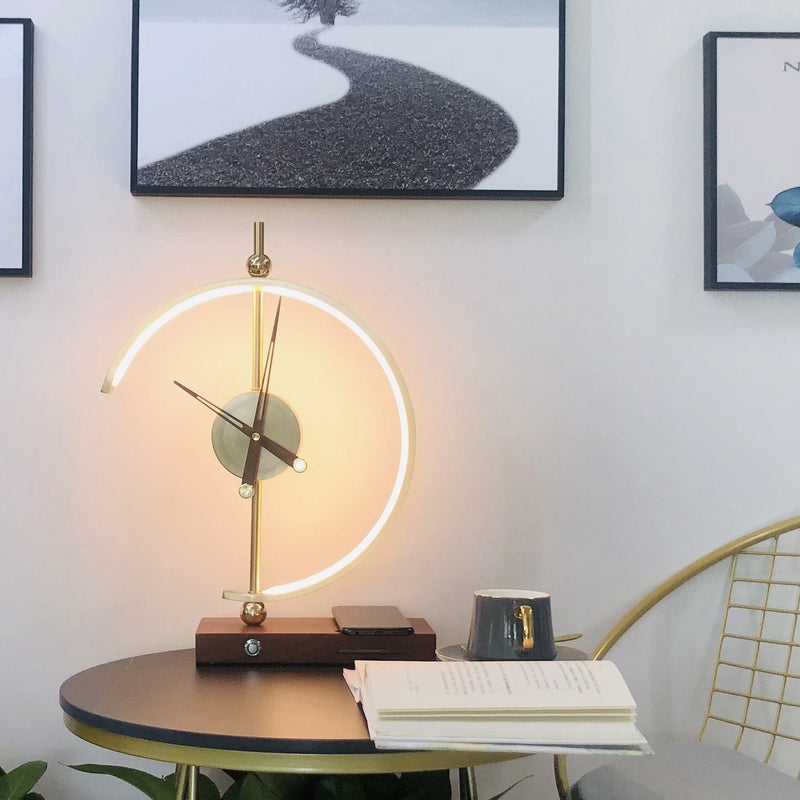 NagoyaLight™ | Elegante Lampenklok met Oplaadfunctie