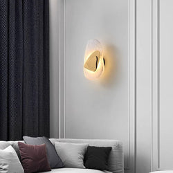 Moderne wandlamp met glazen kap
