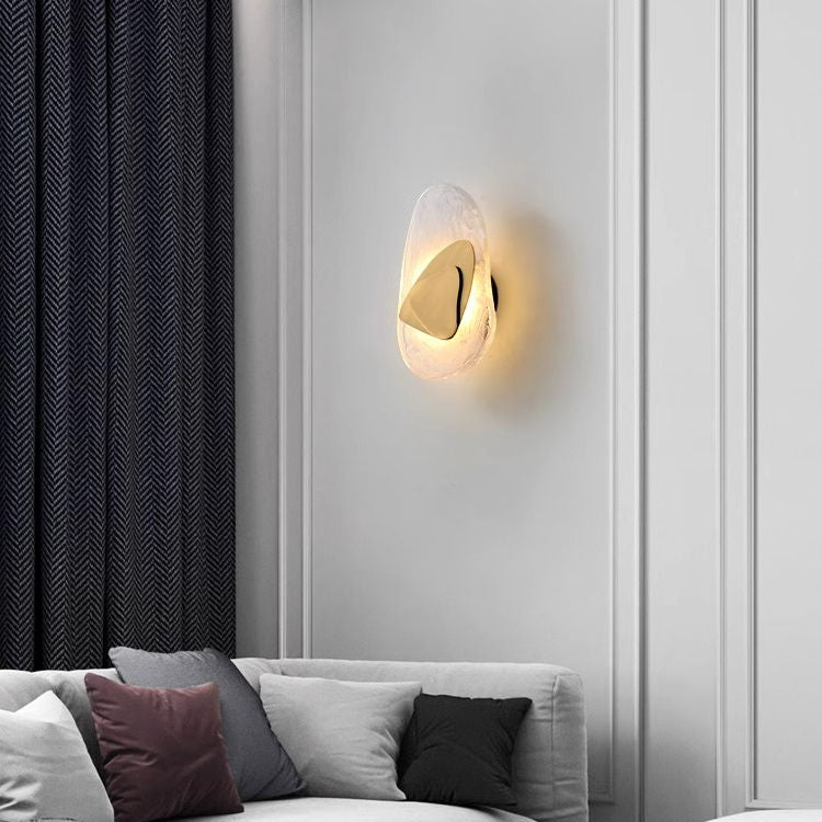 Moderne wandlamp met glazen kap
