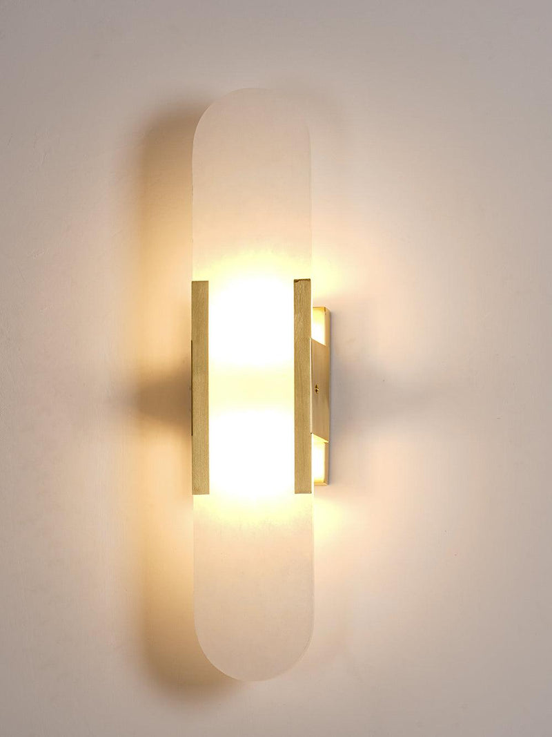 Melange Elongated – Wandlamp van albast met messing detail
