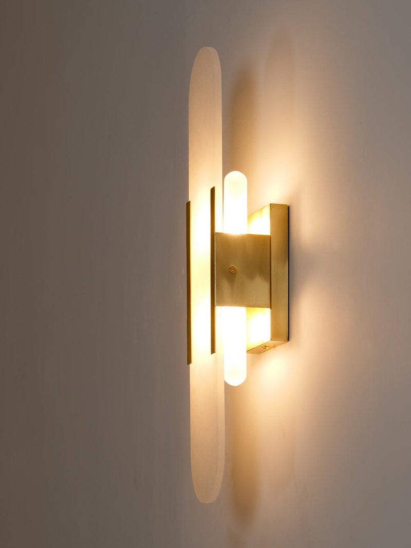 Melange Elongated – Wandlamp van albast met messing detail