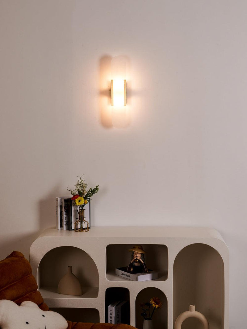 Melange Elongated – Wandlamp van albast met messing detail