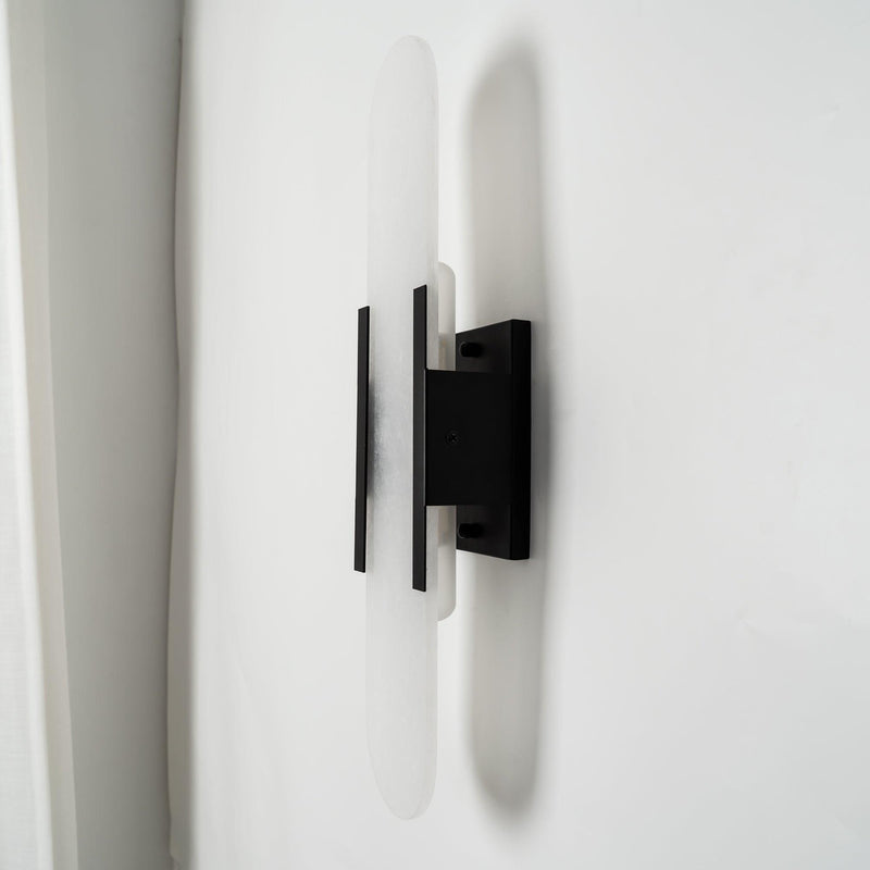 Melange Elongated – Wandlamp van albast met messing detail