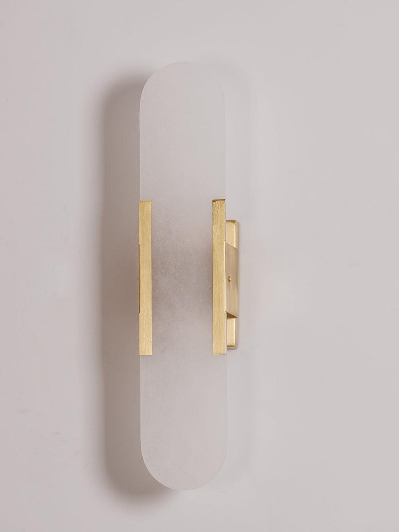 Melange Elongated – Wandlamp van albast met messing detail