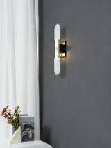 Melange Elongated – Wandlamp van albast met messing detail