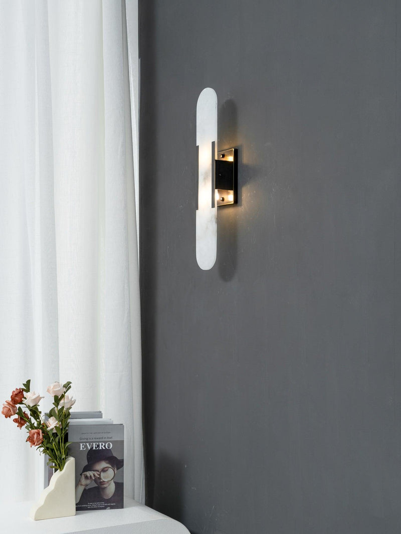 Melange Elongated – Wandlamp van albast met messing detail