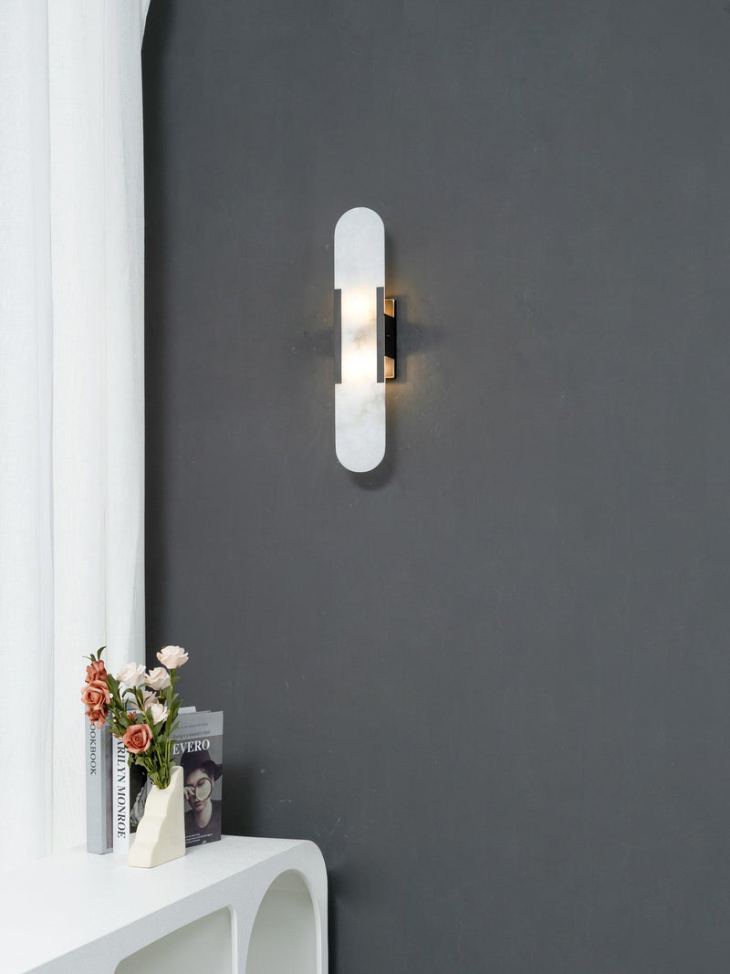 Melange Elongated – Wandlamp van albast met messing detail