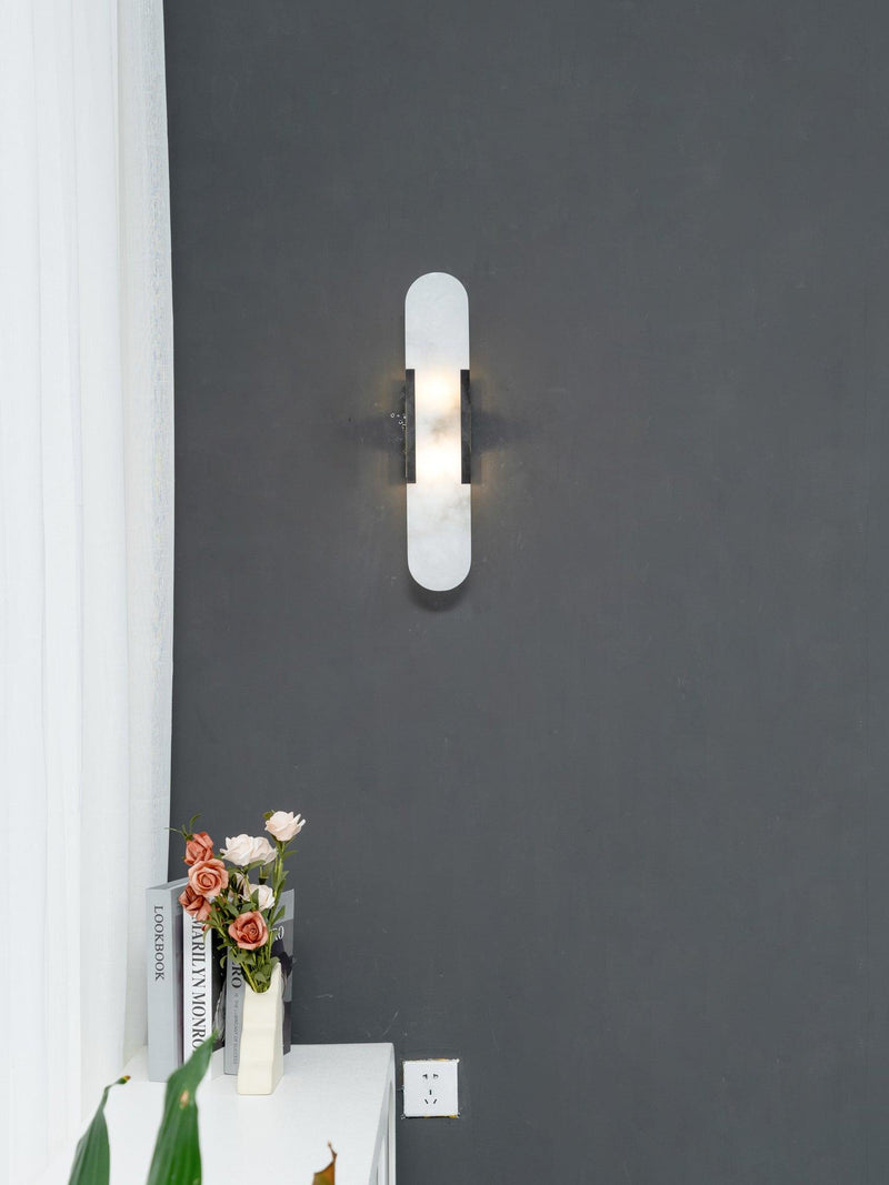 Melange Elongated – Wandlamp van albast met messing detail