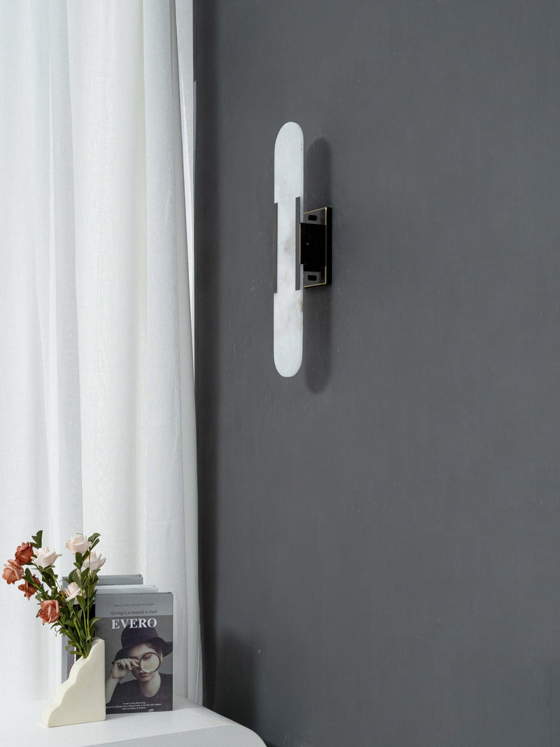 Melange Elongated – Wandlamp van albast met messing detail