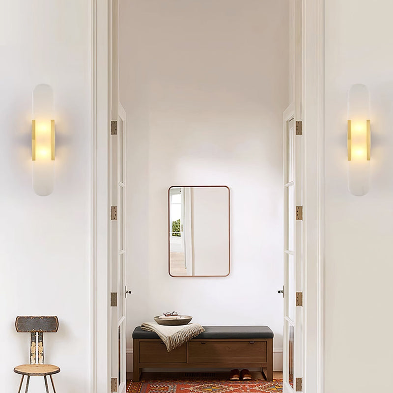 Melange Elongated – Wandlamp van albast met messing detail