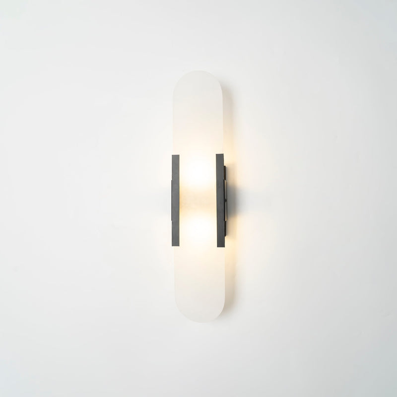 Melange Elongated – Wandlamp van albast met messing detail