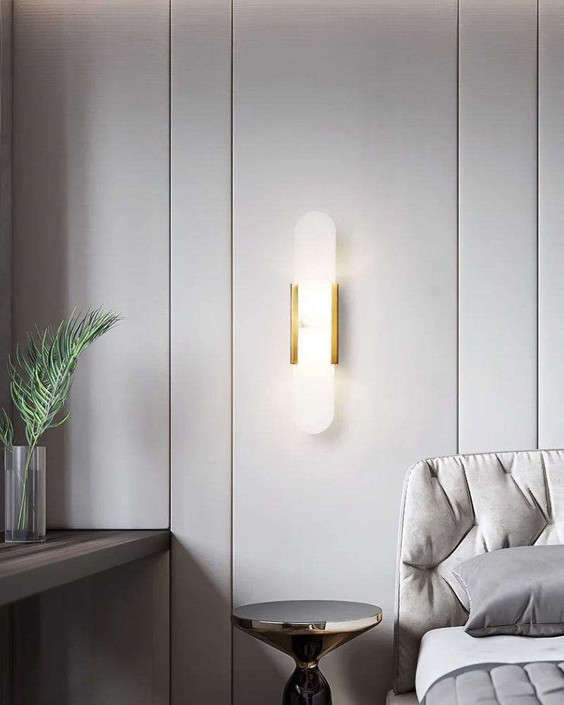 Melange Elongated – Wandlamp van albast met messing detail