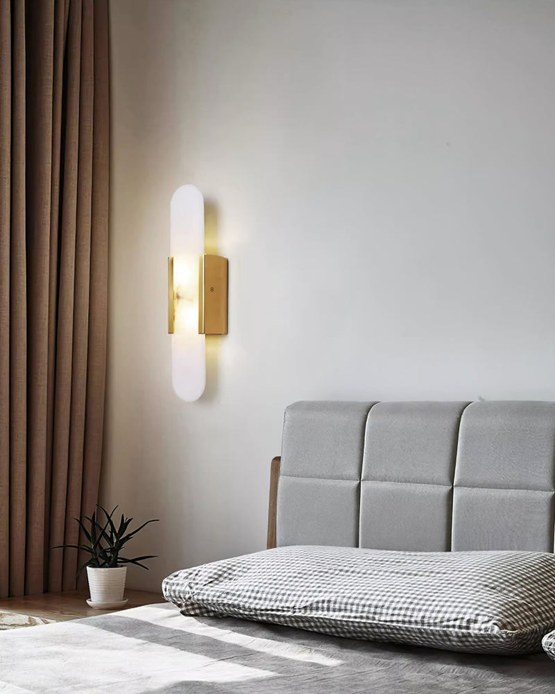 Melange Elongated – Wandlamp van albast met messing detail
