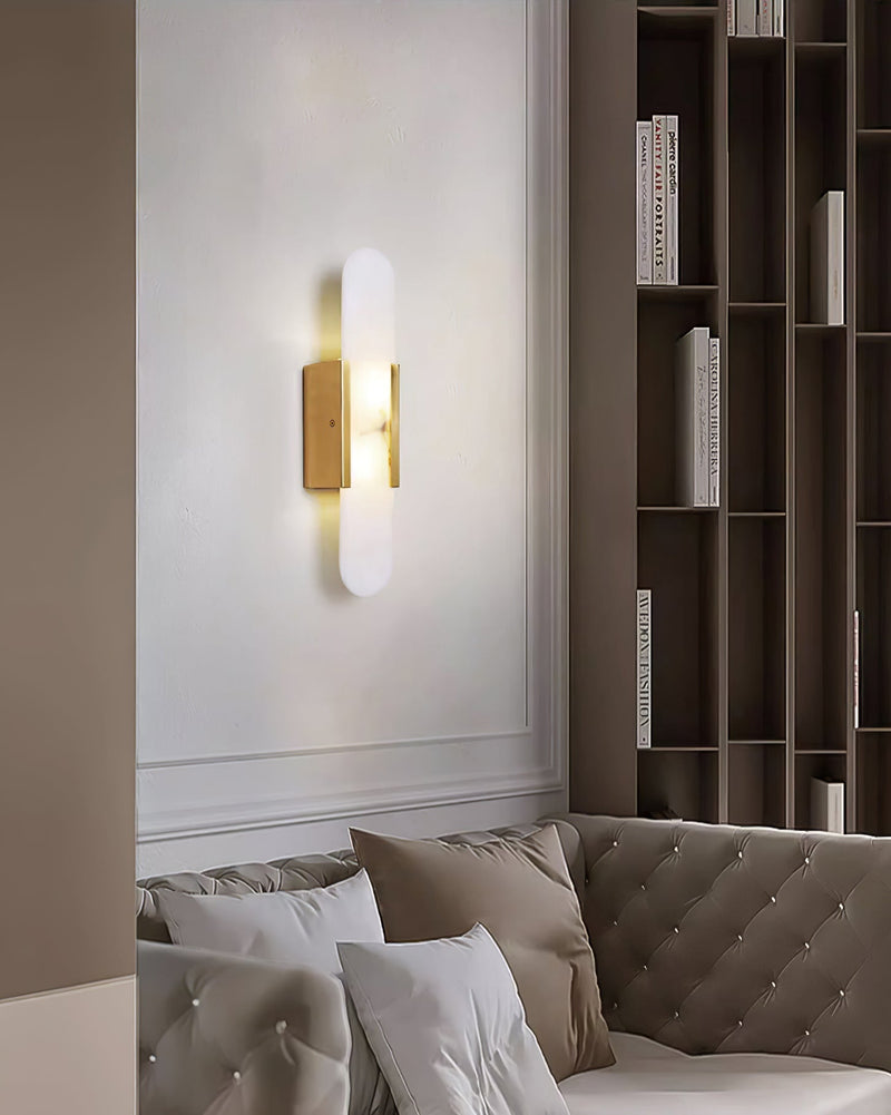 Melange Elongated – Wandlamp van albast met messing detail