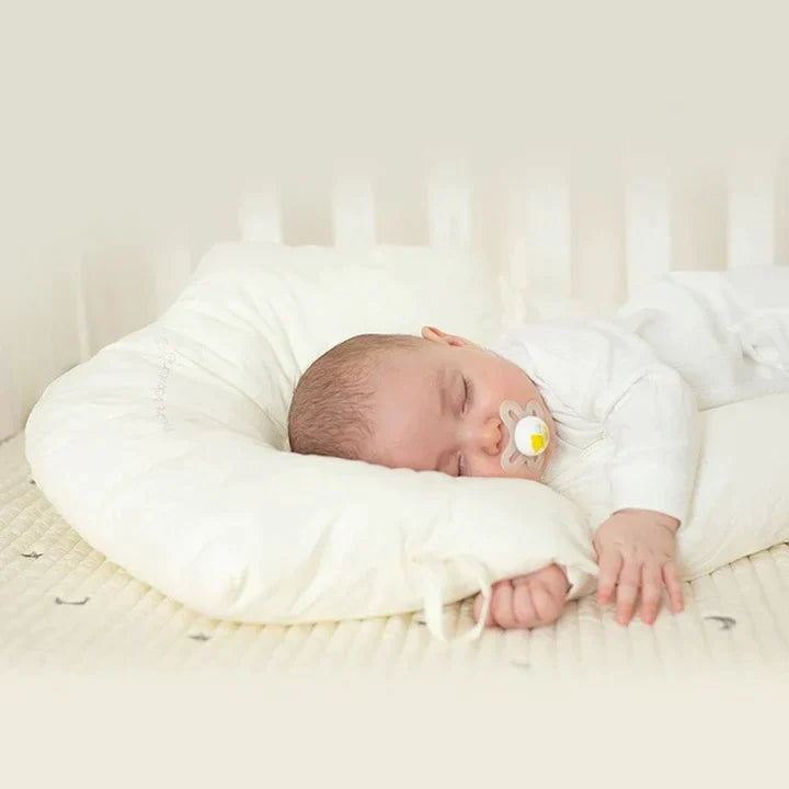 NARA - Antibacterieel Baby Kussen met Armuitsparing – Ademend Katoen – 72x42 cm – Geschikt voor 0-2 jaar 5
