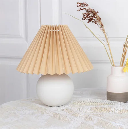 NARA - Vintage Tafel Lamp met Plissé Lampenkap – Elegante Retro Verlichting voor Nachtkastje en Woonkamer 9