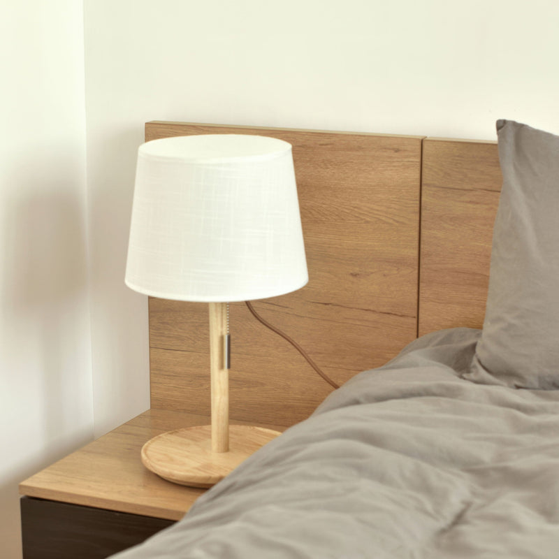 Gentle Glow – Tafellamp in walnoothout met zachte stoffen kap