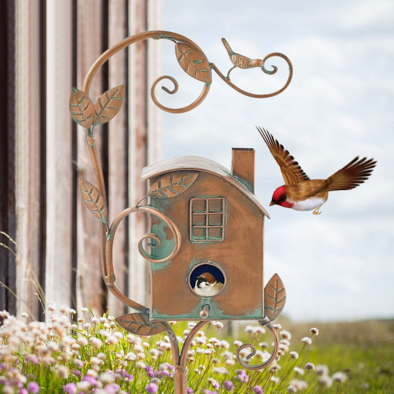 Nara – Artistiek Metalen Vogelhuisje op Steker