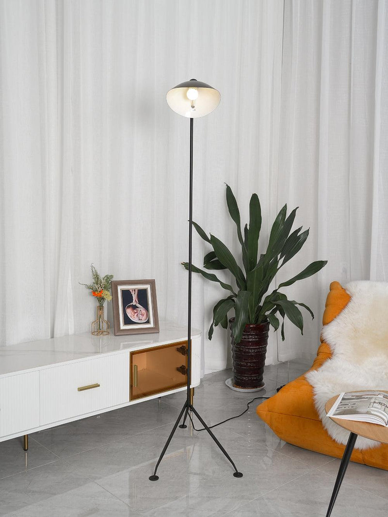 Mouille Triarm – Sculpturale Designvloerlamp met Dynamisch Karakter