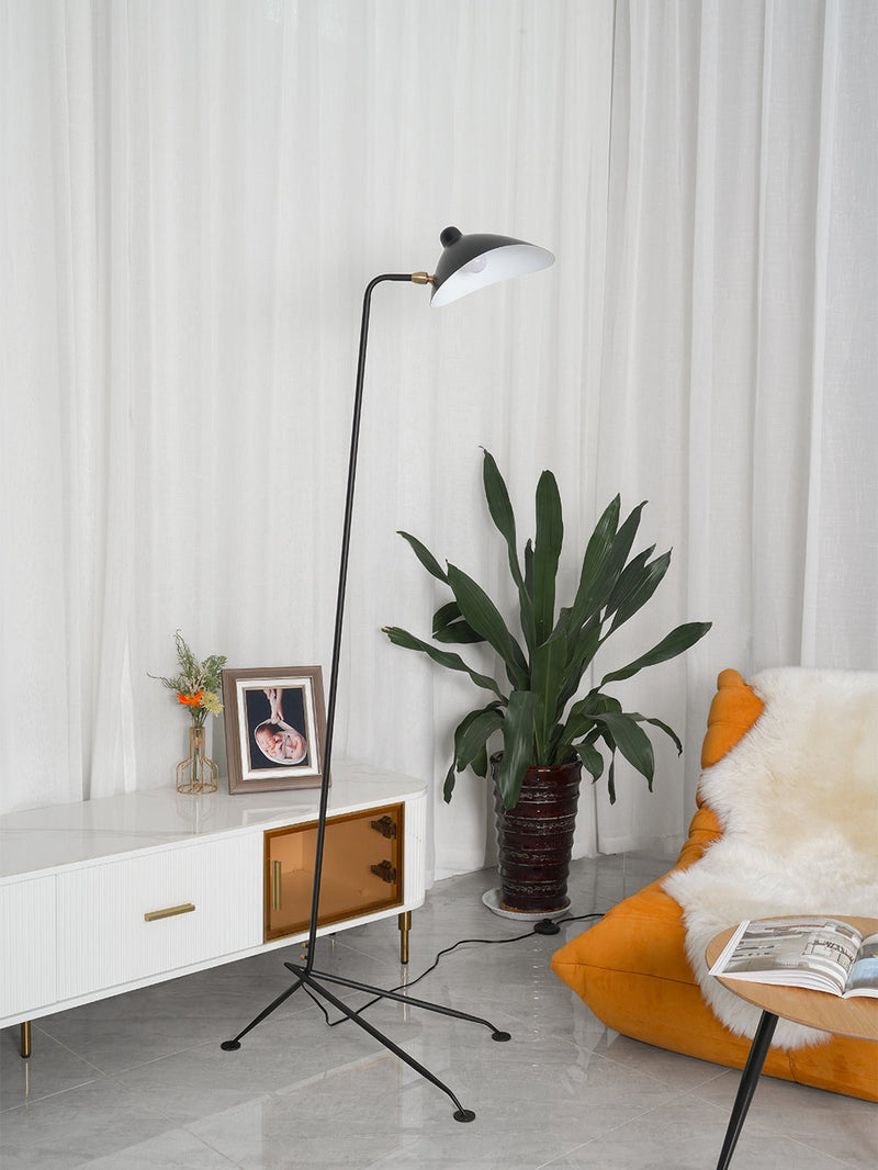 Mouille Triarm – Sculpturale Designvloerlamp met Dynamisch Karakter