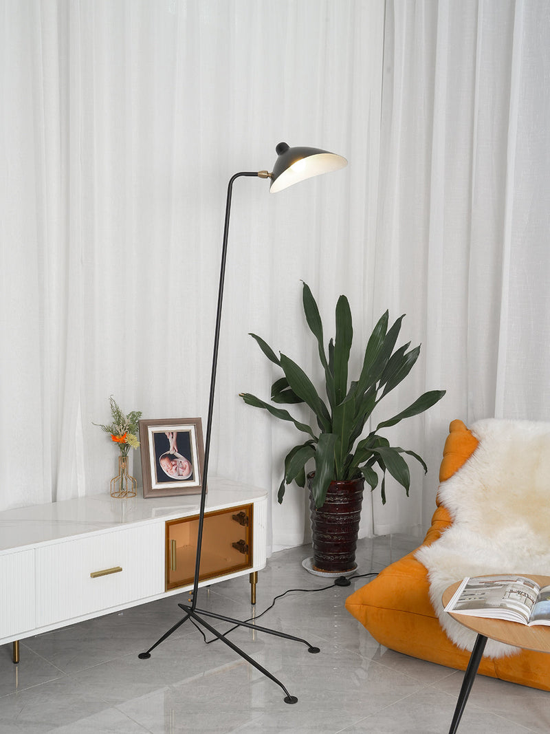 Mouille Triarm – Sculpturale Designvloerlamp met Dynamisch Karakter