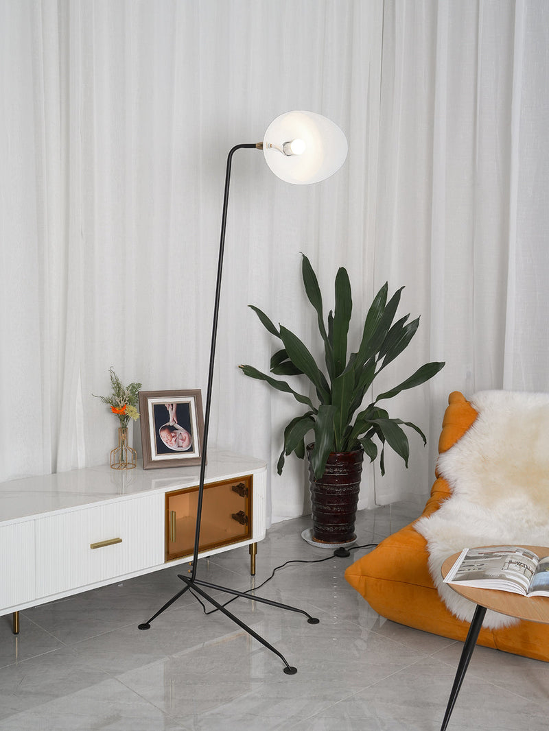 Mouille Triarm – Sculpturale Designvloerlamp met Dynamisch Karakter