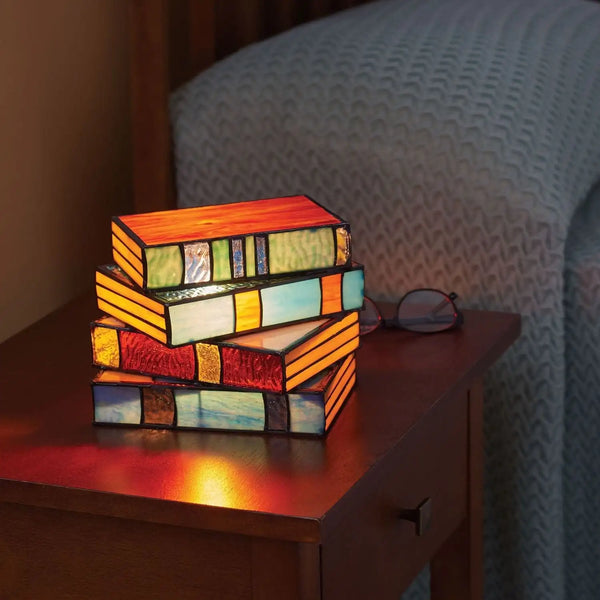 ChromaPage | Nachtlampje van boeken met levendig glas-in-lood-ontwerp