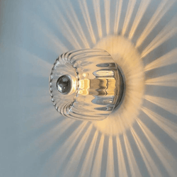 Nordic Bauhaus Wandlamp – Geometrische Rust en Sfeervol Licht