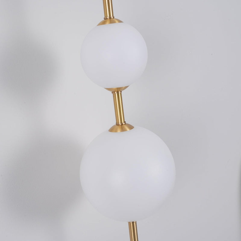 GlobeGlow – Verticale wandlamp met glazen bollen in modern design