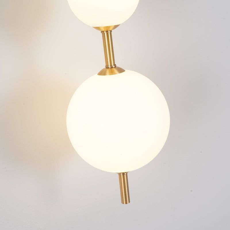 GlobeGlow – Verticale wandlamp met glazen bollen in modern design