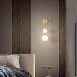 GlobeGlow – Verticale wandlamp met glazen bollen in modern design