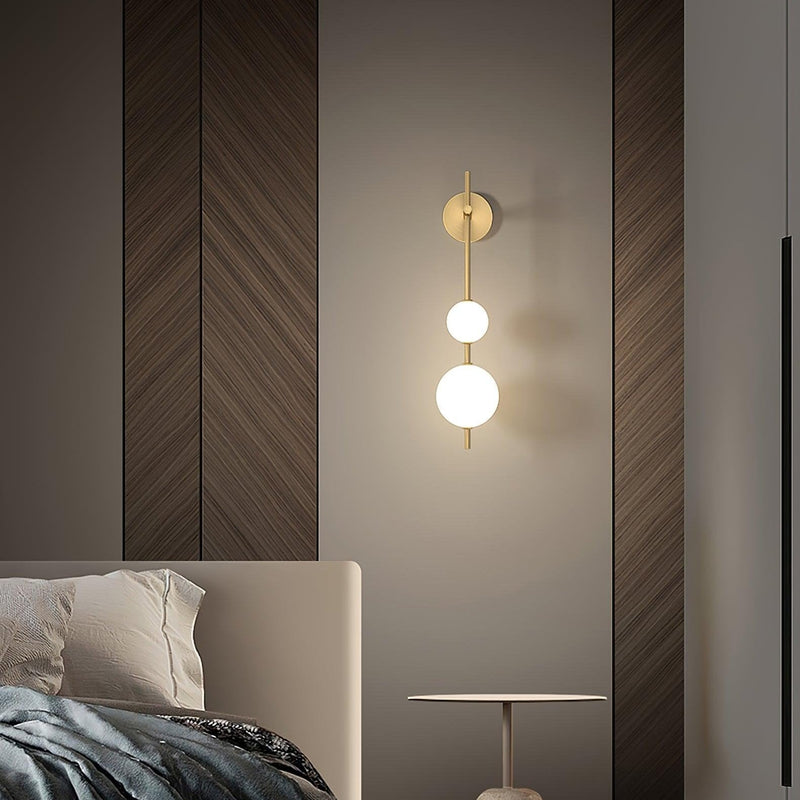 GlobeGlow – Verticale wandlamp met glazen bollen in modern design