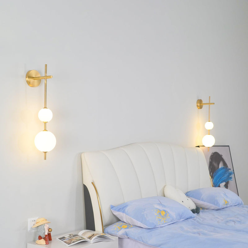 GlobeGlow – Verticale wandlamp met glazen bollen in modern design