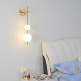 GlobeGlow – Verticale wandlamp met glazen bollen in modern design