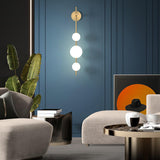 GlobeGlow – Verticale wandlamp met glazen bollen in modern design
