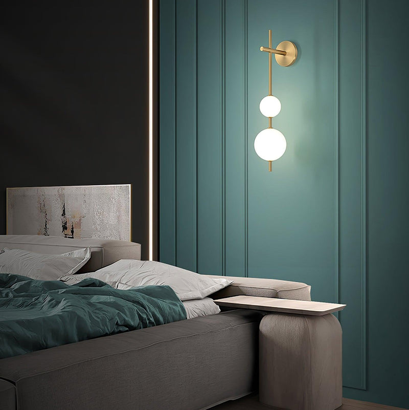 GlobeGlow – Verticale wandlamp met glazen bollen in modern design