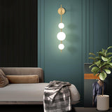GlobeGlow – Verticale wandlamp met glazen bollen in modern design