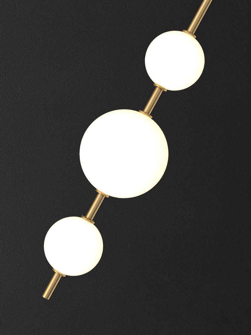 GlobeGlow – Verticale wandlamp met glazen bollen in modern design