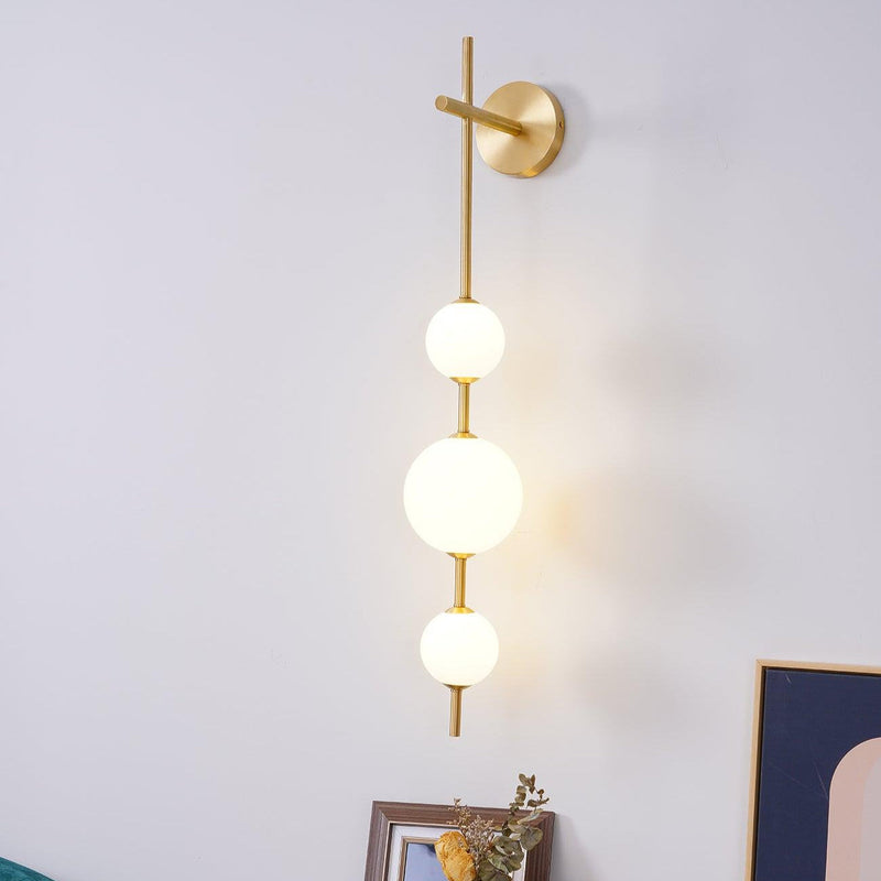 GlobeGlow – Verticale wandlamp met glazen bollen in modern design