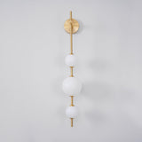 GlobeGlow – Verticale wandlamp met glazen bollen in modern design