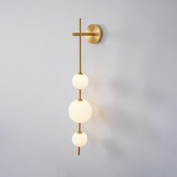 GlobeGlow – Verticale wandlamp met glazen bollen in modern design