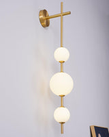 GlobeGlow – Verticale wandlamp met glazen bollen in modern design