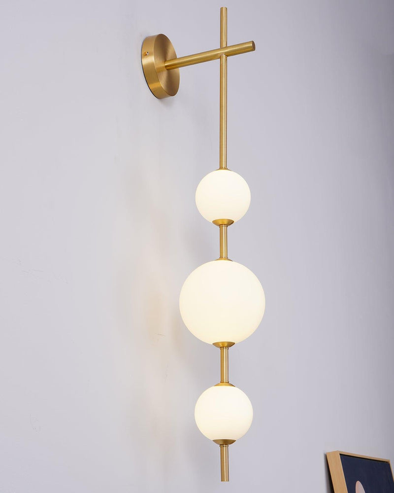 GlobeGlow – Verticale wandlamp met glazen bollen in modern design
