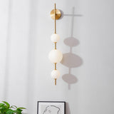 GlobeGlow – Verticale wandlamp met glazen bollen in modern design